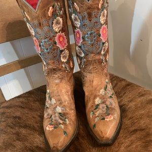 Macie Beans women’s rose garden cowgirl boots
